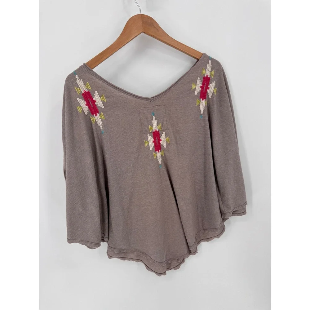 JW‎ Los Angeles Poncho Style T Shirt Women XS Taupe Embroidered Oversized